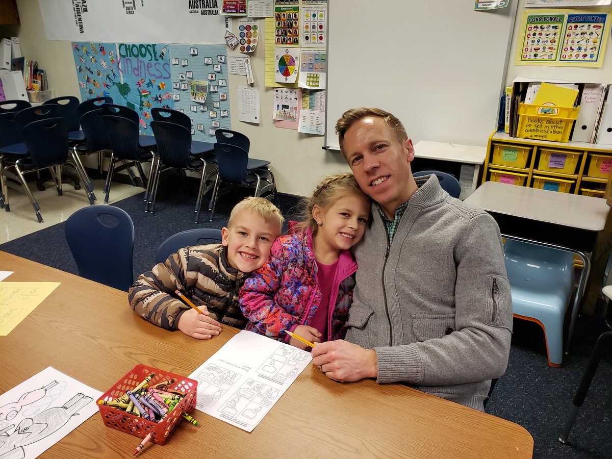 LauraBoesche's tweet photo. A great night of family fun at our  Literacy Night! @OrchardParkCCS #opetheplace2b #literacynight https://t.co/1rlFBp26db