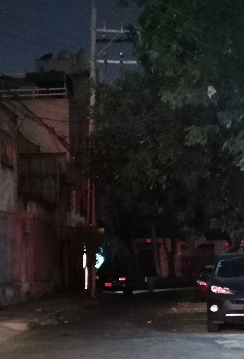 a_beddoe's tweet photo. @AccionesBJ @BJAlcaldia @AGUCDMX Luminarias fundidas en Sebastián del Piombo y Cda. Andrea del Castagno Col. Nonoalco en Benito Juárez https://t.co/IanoQFocMy