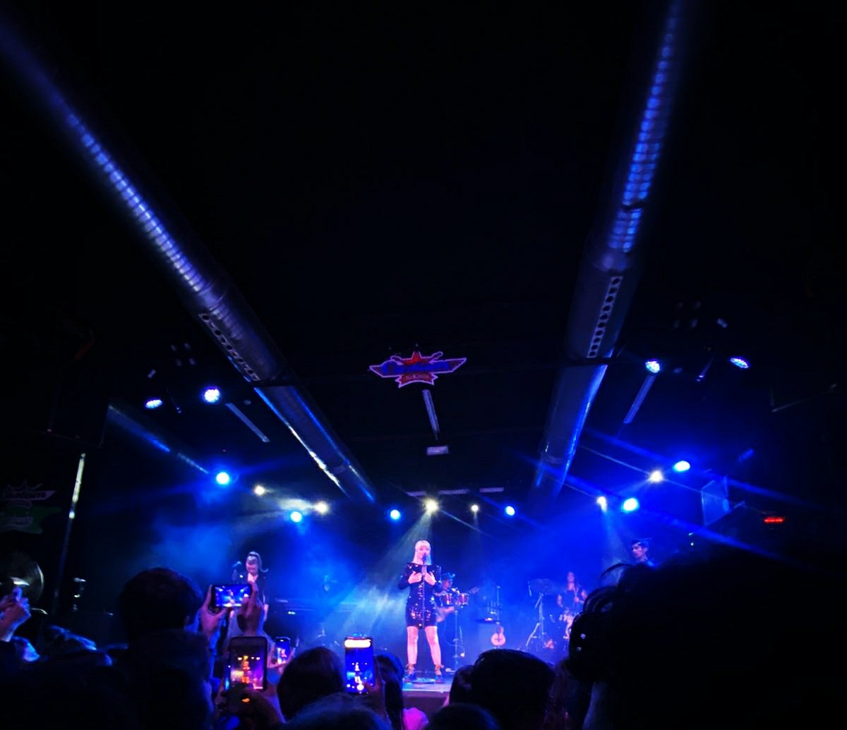 mellamanpuli's tweet photo. Me siento tan afortunada de haber podido vivir esto @albarecheot2018 @Marina15_mr 💙 #quimeratoursevilla https://t.co/89BqB6nChP