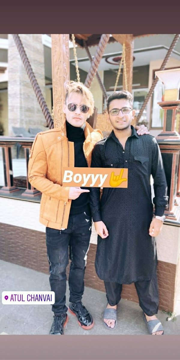 0waisKhan786's tweet photo. Jummah prayers with @imrealasim 🤩🤟
What a guy!!
#AsimRiaz 
#AsimInGujarat 
#AsimRiazFever https://t.co/dTiLGqWVVx