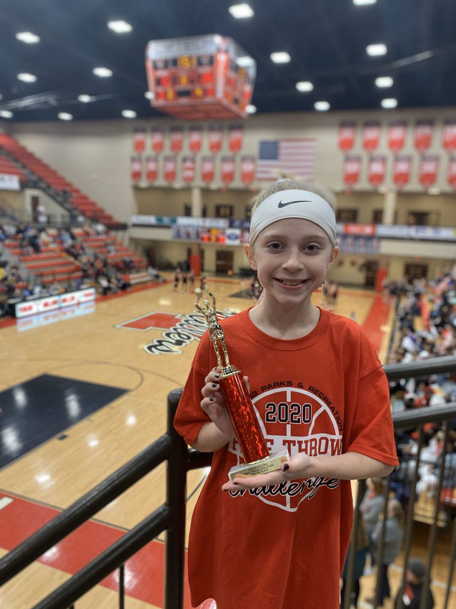 AveryRagland30's tweet photo. Won the free throw challenge for Mustang against Yukon and watched @MustangWBB win a close game! 🏀👍🏻 https://t.co/zwHj257i1h