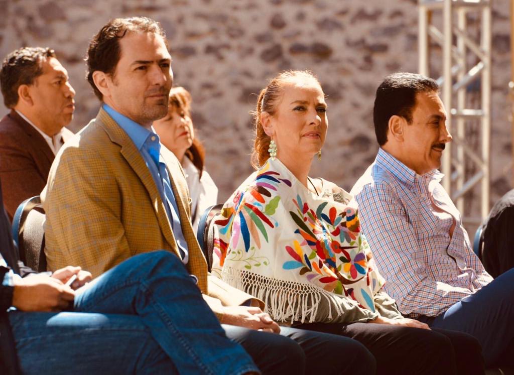 amazon_policy's tweet photo. Today, we participated in “Fandangos por la Lectura", with @GobiernoMX Dra. Beatriz Gutiérrez Müller, Governor @omarfayad, and @evillegasme. It was pleasure to donate 300 kindles as we work with Mexico’s government to support education and literacy. https://t.co/QviJCPhDAi
