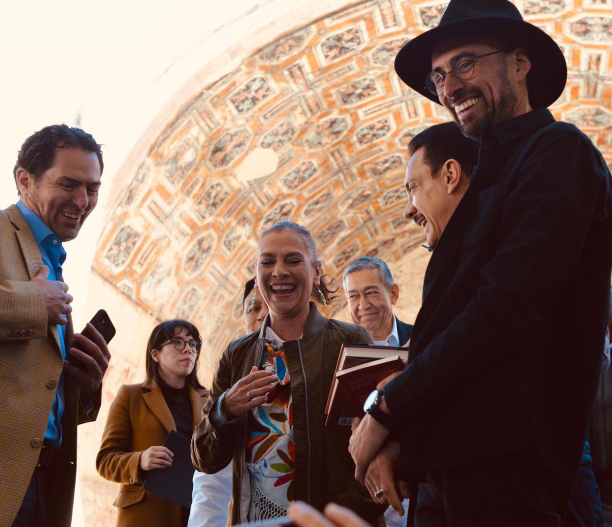 amazon_policy's tweet photo. Today, we participated in “Fandangos por la Lectura", with @GobiernoMX Dra. Beatriz Gutiérrez Müller, Governor @omarfayad, and @evillegasme. It was pleasure to donate 300 kindles as we work with Mexico’s government to support education and literacy. https://t.co/QviJCPhDAi