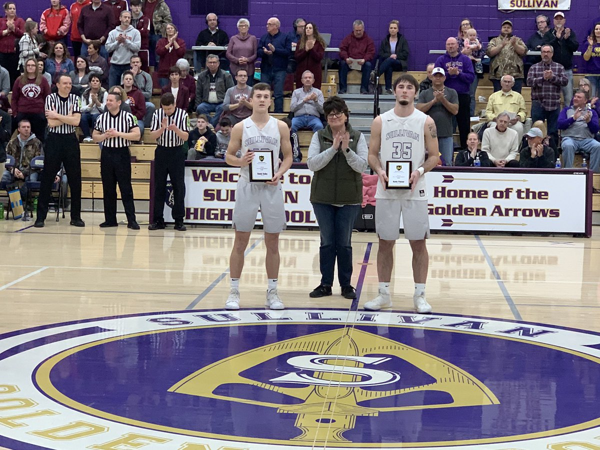 firstfinclassic's tweet photo. Presenting First Financial Wabash Valley Classic All Tournament Team plaques this evening to Sullivan’s Kevin Palmer and Randy Kelley.  Congratulations again to Kevin and Randy, and wishing the Golden Arrows good luck as they continue their regular season 🏀 https://t.co/oNTrjBachO