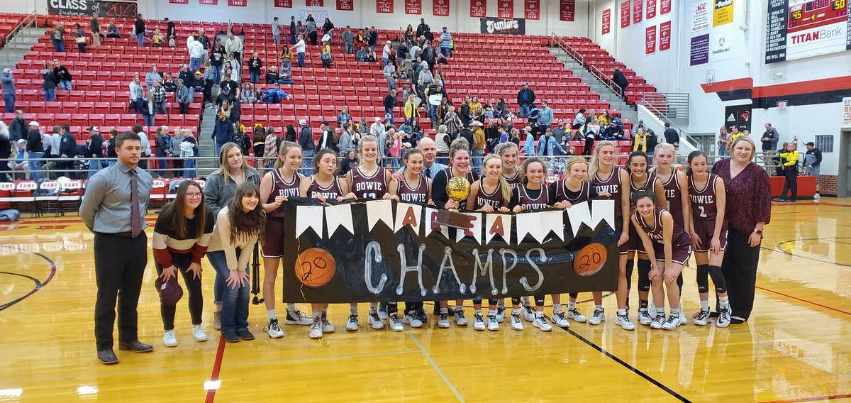 Bovinamenchaca's tweet photo. What an amazing win tonight for our Lady Rabbits!  What a game!  Get ready for the next game, Tuesday @ 6pm in Cisco!  See you at the game!  #proudjackrabbit #bowiehigh #gobojo @blrbball @KoniJones @bowiepepsquad @BowieNews @brantfarris https://t.co/OFOfY2lo36