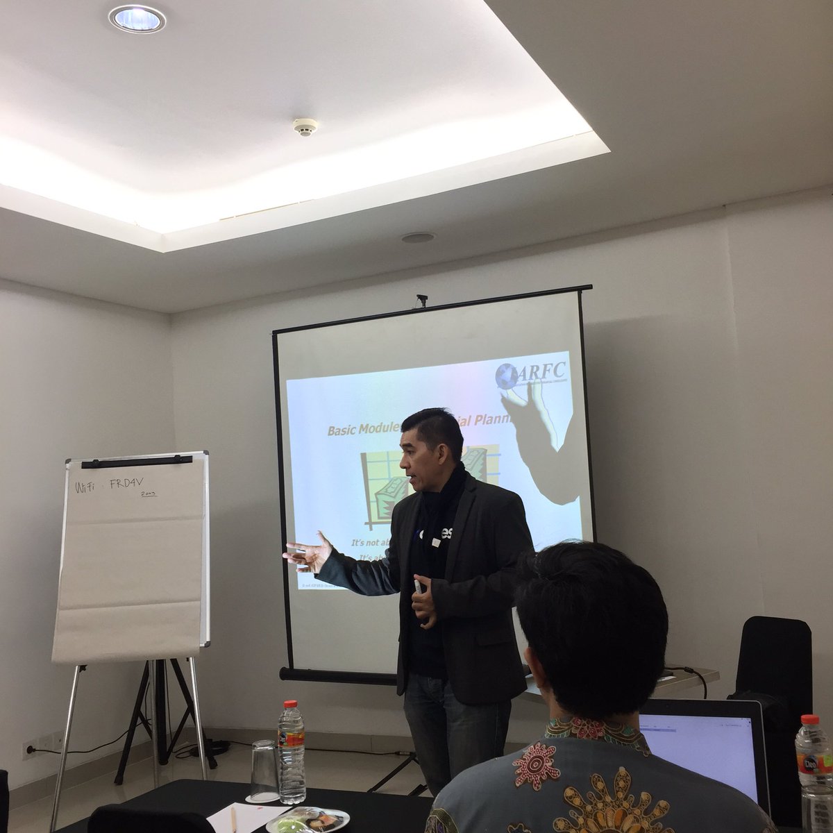 IARFC_Id's tweet photo. Workshop basic financial planning hari pertama dimulai! Pagi ini bersama Bapak @AidilAKBAR .

Siap menjadi perencana keuangan yang mampu handle klien dan independen https://t.co/Lo5iigsU8r