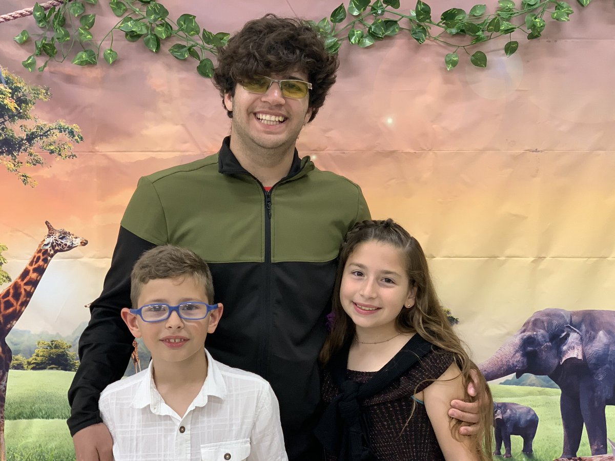 hollingworth_el's tweet photo. @hollingworth_el Family Pride Dance! #goodtimes #FPD2020 @HollingworthPTO @RowlandSchools #weAreRUSD https://t.co/a8t016XnUJ