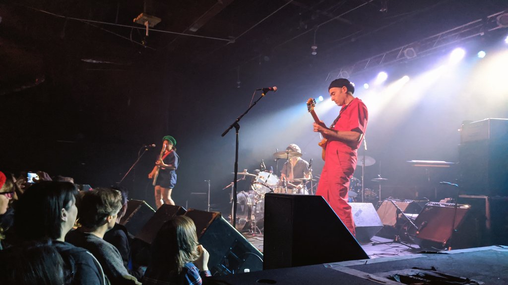 👒🎩🧢  <a href="/GetWithGauche/">Gauche</a> at a sold out <a href="/CatsCradleNC/">Cat's Cradle</a>