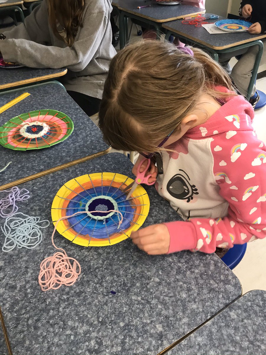 ms_aaraki's tweet photo. Kandinsky inspired art + weaving complete 🤗 https://t.co/eYkSX0mN6B