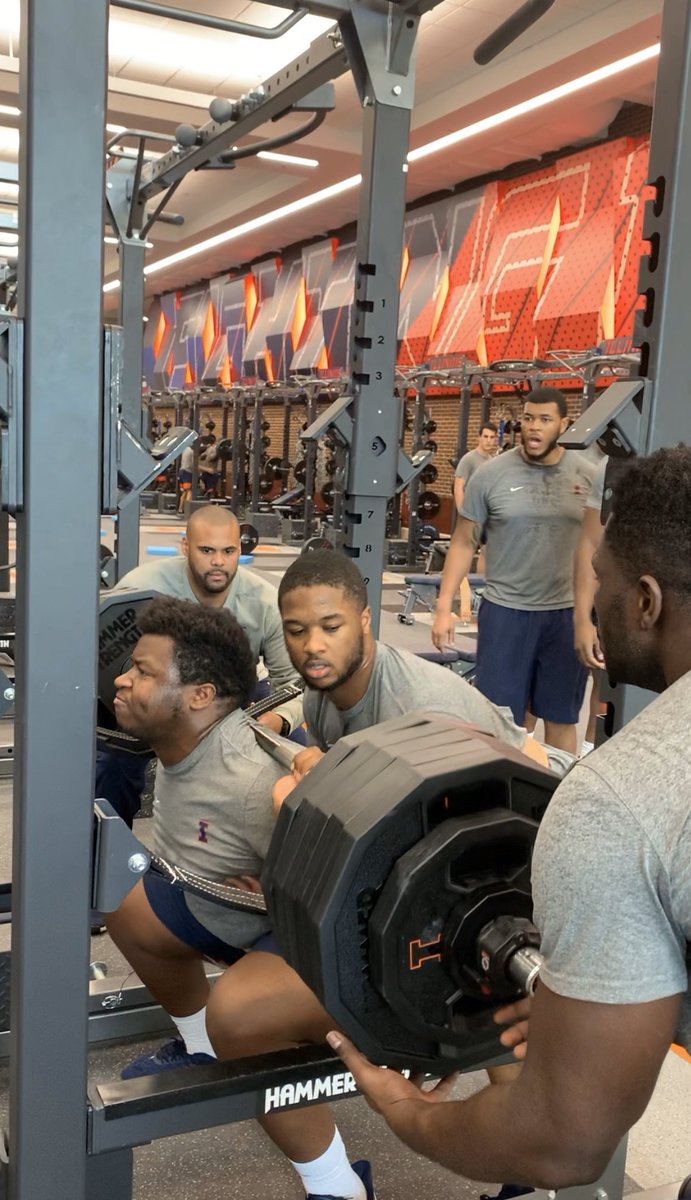 Loustrength's tweet photo. #bigbodies moving big weight on #finishstrongfriday ! @juniormoses08 @jamal4425 @_TMBoog @Vederiannn #GYMR #bendingbars #5plates+ #getlow #Oline #Dline @williejones0524 #thegetbigroom @IlliniFootball @StrengthIllini ๐ถ๐ท https://t.co/UoTAMr3ghj