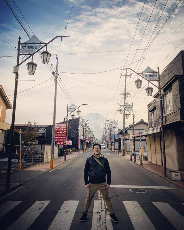 hwlun's tweet photo. 特地來富士山ig熱拍景點當王黴😆
#富士山 #ふじさん #MtFuji #日川時計店 #下吉田 
#日本 #Japan #shotoniphone #iphonex #20200212 https://t.co/YMLe7LfMu5 https://t.co/7x1jiojE1E