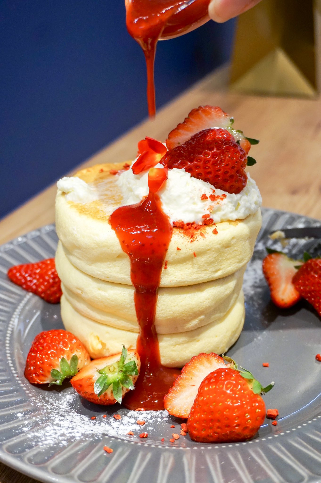 ねぎ パンケーキとカフェ巡り 先日のパンケーキ部 Cafekruze 限定上野店 選べる苺のハッピーパンケーキ 千葉県姉崎の名店クルゼさんが24日まで上野マルイで食べられる 可愛くて美味しいいちごのパンケーキにメロメロです パンケーキ
