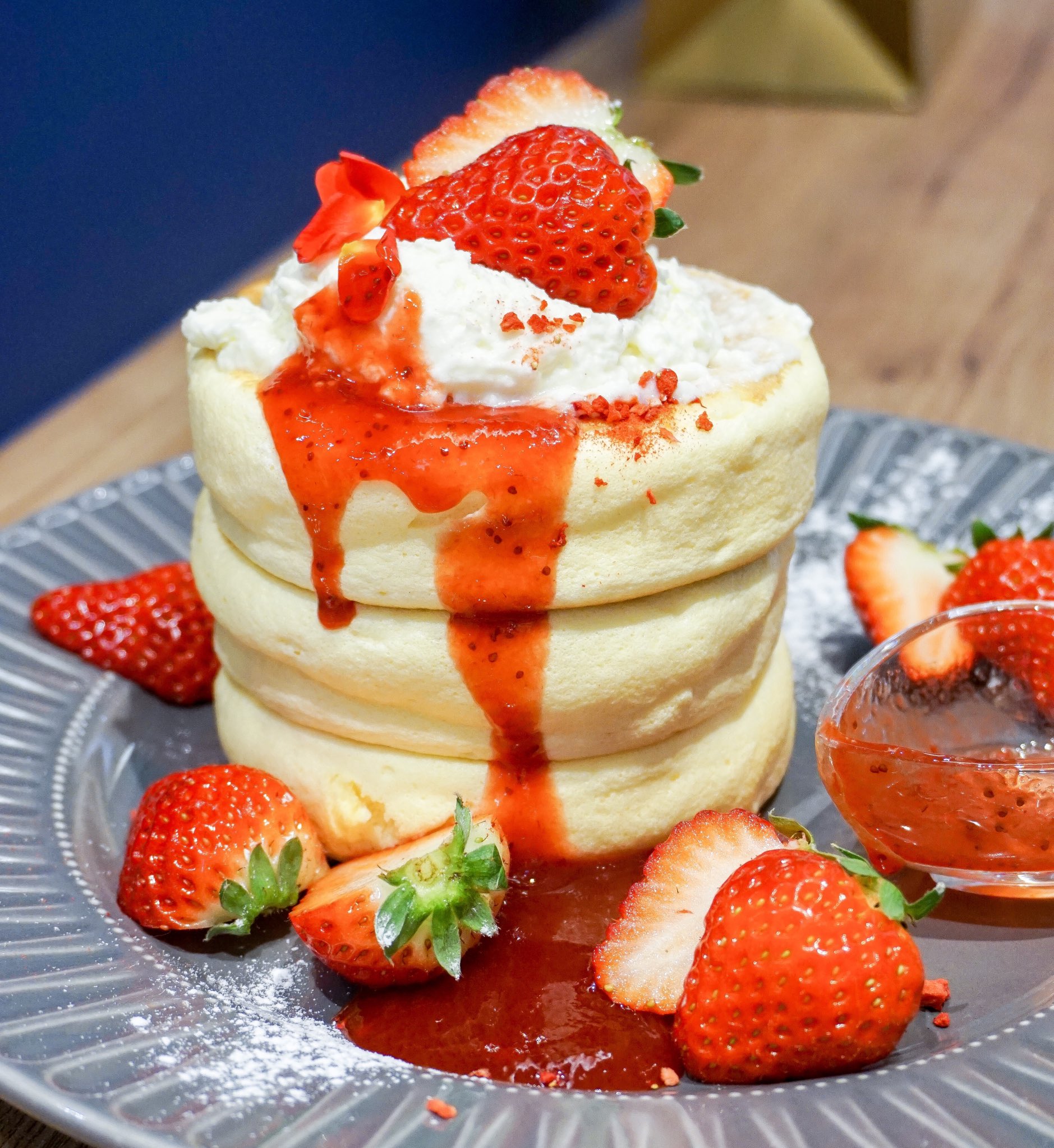 ねぎ パンケーキとカフェ巡り 先日のパンケーキ部 Cafekruze 限定上野店 選べる苺のハッピーパンケーキ 千葉県姉崎の名店クルゼさんが24日まで上野マルイで食べられる 可愛くて美味しいいちごのパンケーキにメロメロです パンケーキ