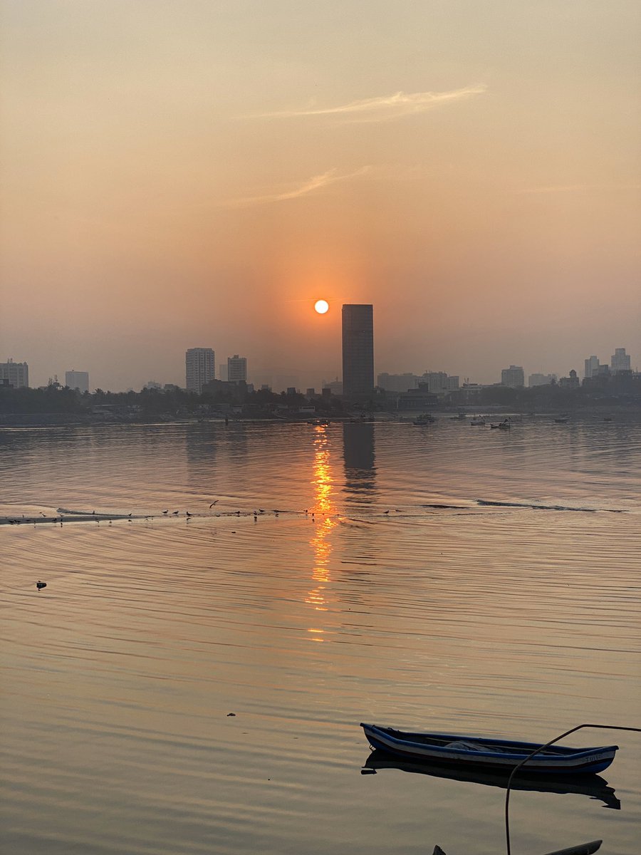 SanjayGSpeaks's tweet photo. #sunrise #bandrapromenade blissful morning #mumbaiskyline https://t.co/eoTvbJrwLC