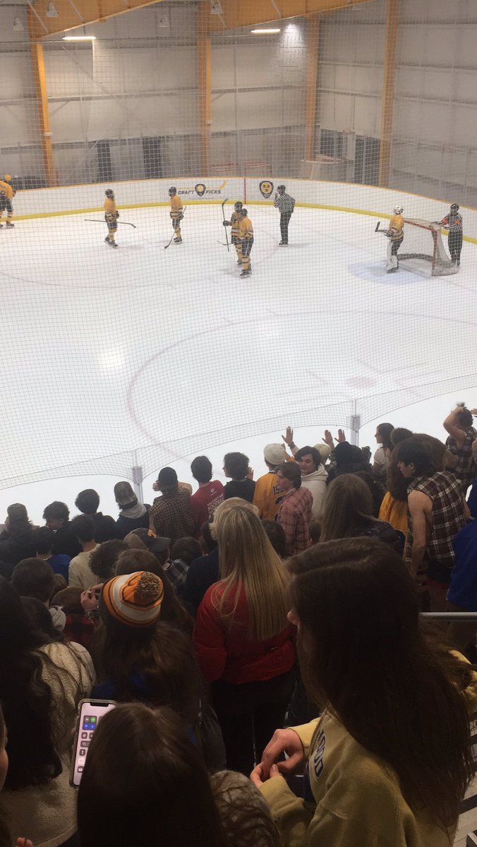 wcsBHSdm's tweet photo. How about some hockey? Great crowd! https://t.co/SYmogWlU1v