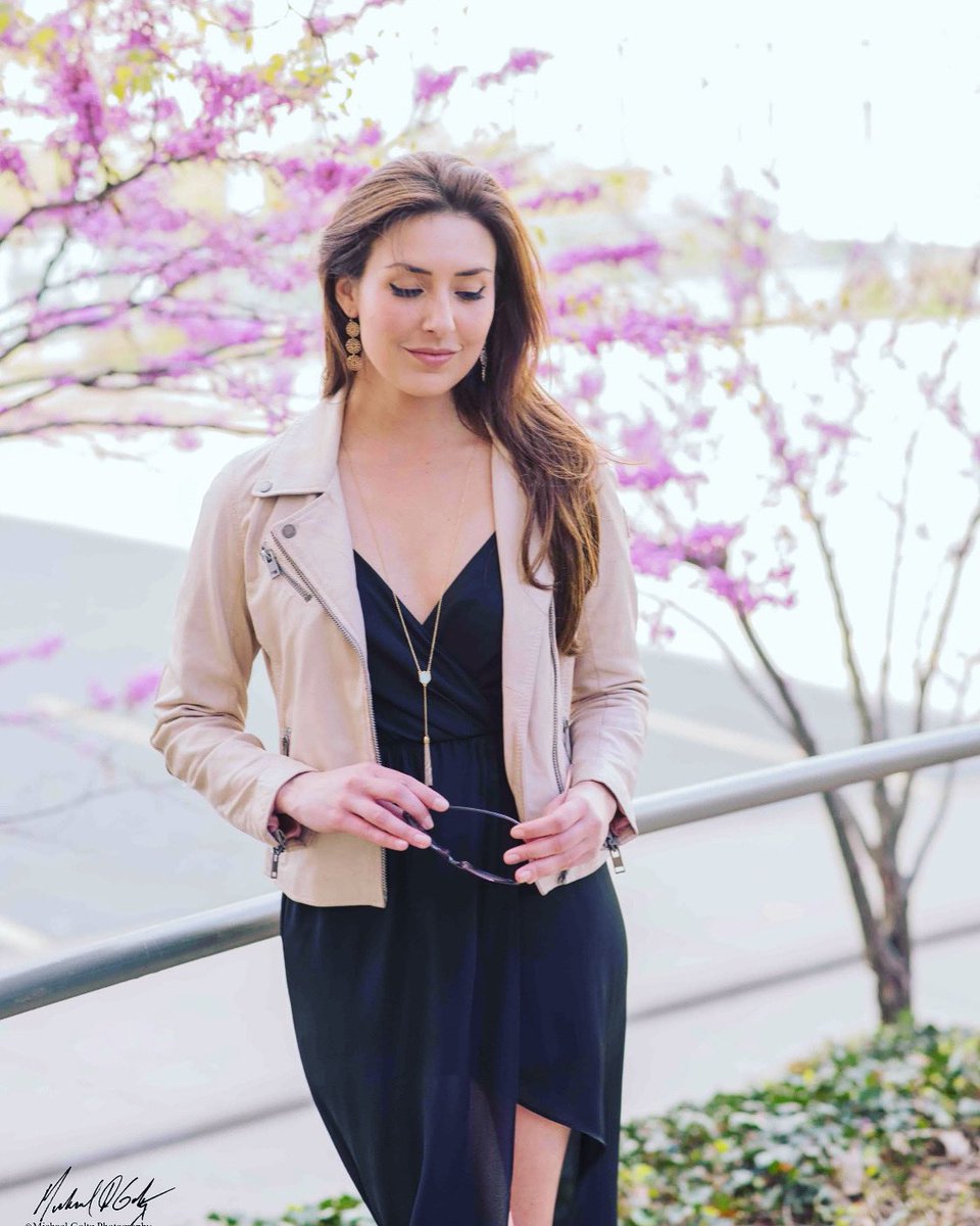 one day of #sun = me ready for #spring ☀️🌸 #styledshoot 
🧥 @footloose_galleria 📸 @michael.goltz #springstyle #spring2020 #springtrends #leatherjacket #fridayfashion #fashionblogger #springfashion #styleforstyle #michellesenko #pittsburghstyle #pittsburghfashion #pgh #ss20