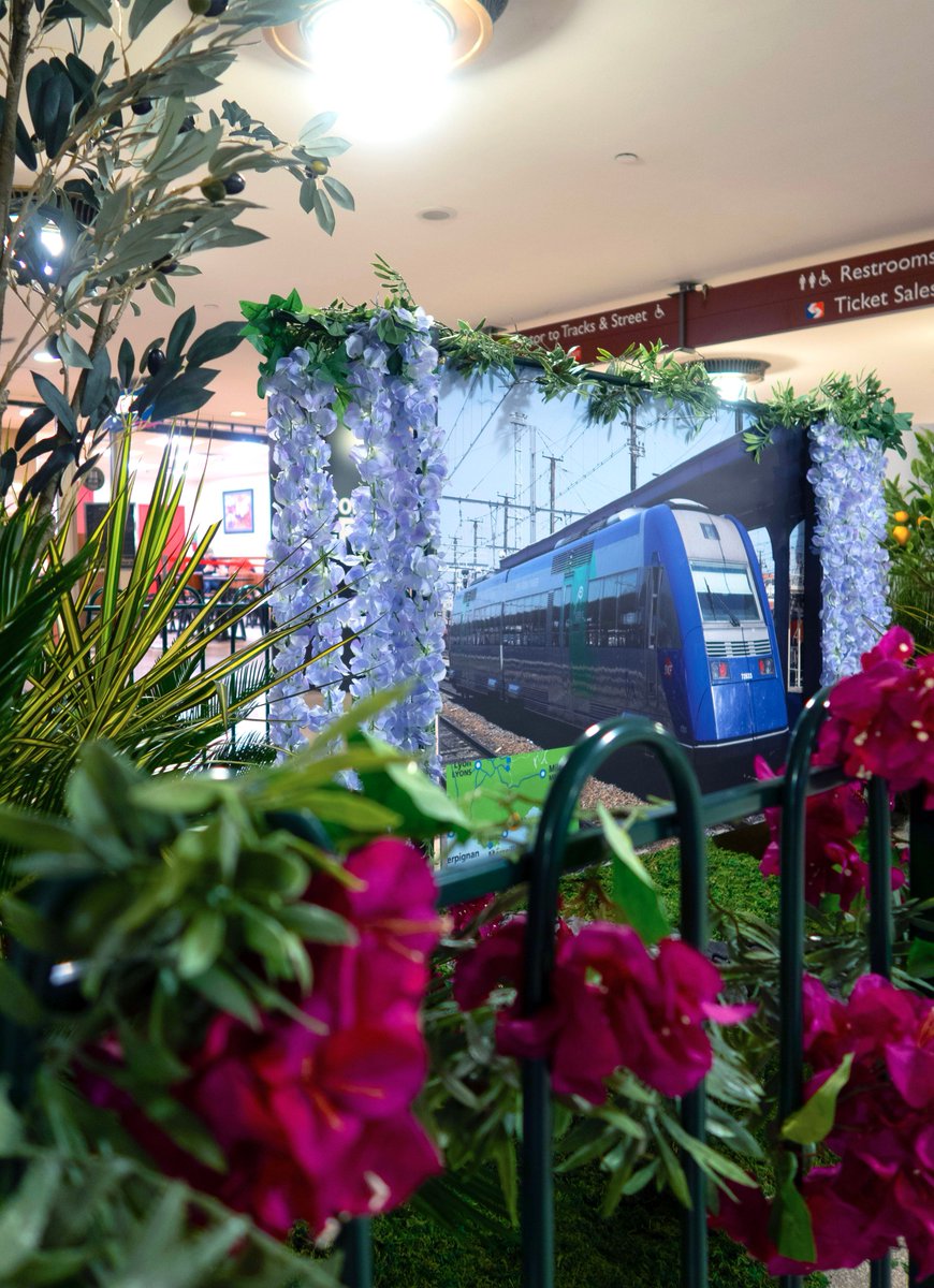 StationShops's tweet photo. Voting is open! Have you seen our @PhilaFlowerShow display? Vote for us at https://t.co/6VmHqQTir1 ! https://t.co/YwYW2ukkbX