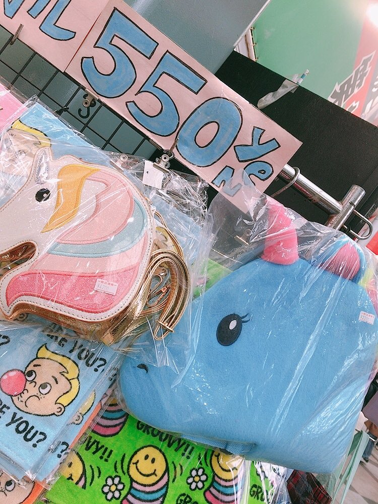 FreedomOsu's tweet photo. おっはようございます✨
フリーダム大須店オープンしてまーす💓
あいにくの雨ですが、商店街の中ならへっちゃら😂
可愛いユニコーンアイテム再入荷しました🦄🌈

スタッフのHもユニコーン大好きなのでテンションあがります🎀
ぜひぜひ、第一アメ横ビルのフリーダムへお越し下さい✨
#フリーダム
#雑貨 https://t.co/CJhYf9DiuT