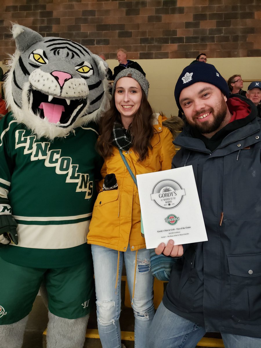 Linc had a tough time getting to this fan, BUT you are the #GordysPubStMarysOntario Fan Of The Game!! 

#FillTheRink

#lincsfanofthegame