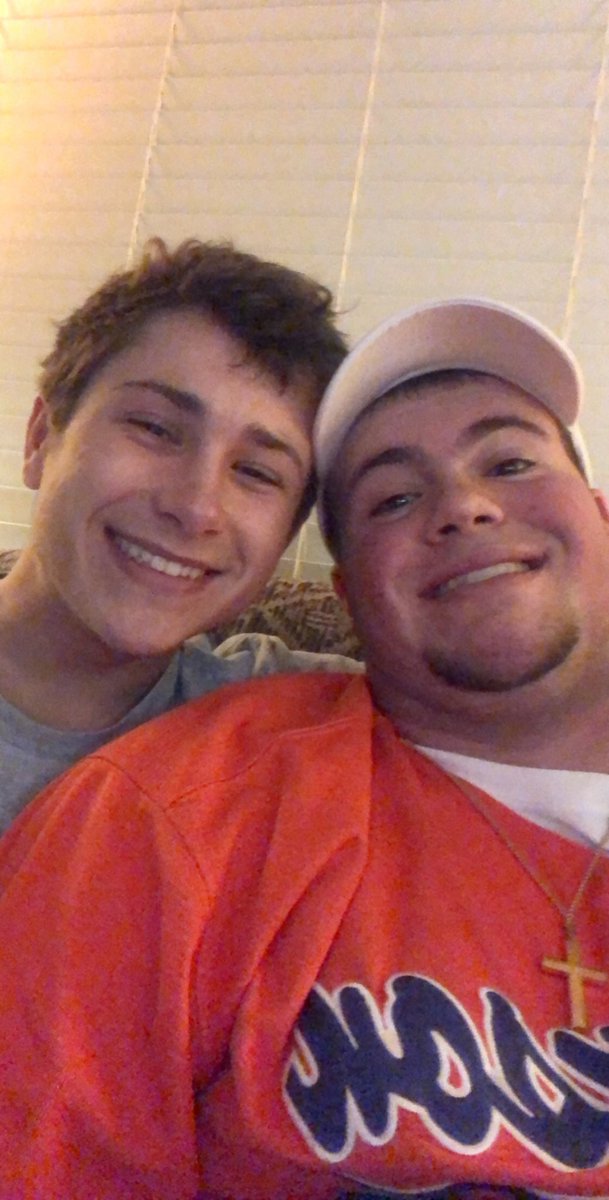 brozich32's tweet image. Happy 21st to one of my best buddies. Don’t get too drunk off them white claws tonight 😂🍻 @bradythomas21