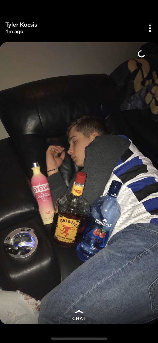 brozich32's tweet image. Happy 21st to one of my best buddies. Don’t get too drunk off them white claws tonight 😂🍻 @bradythomas21