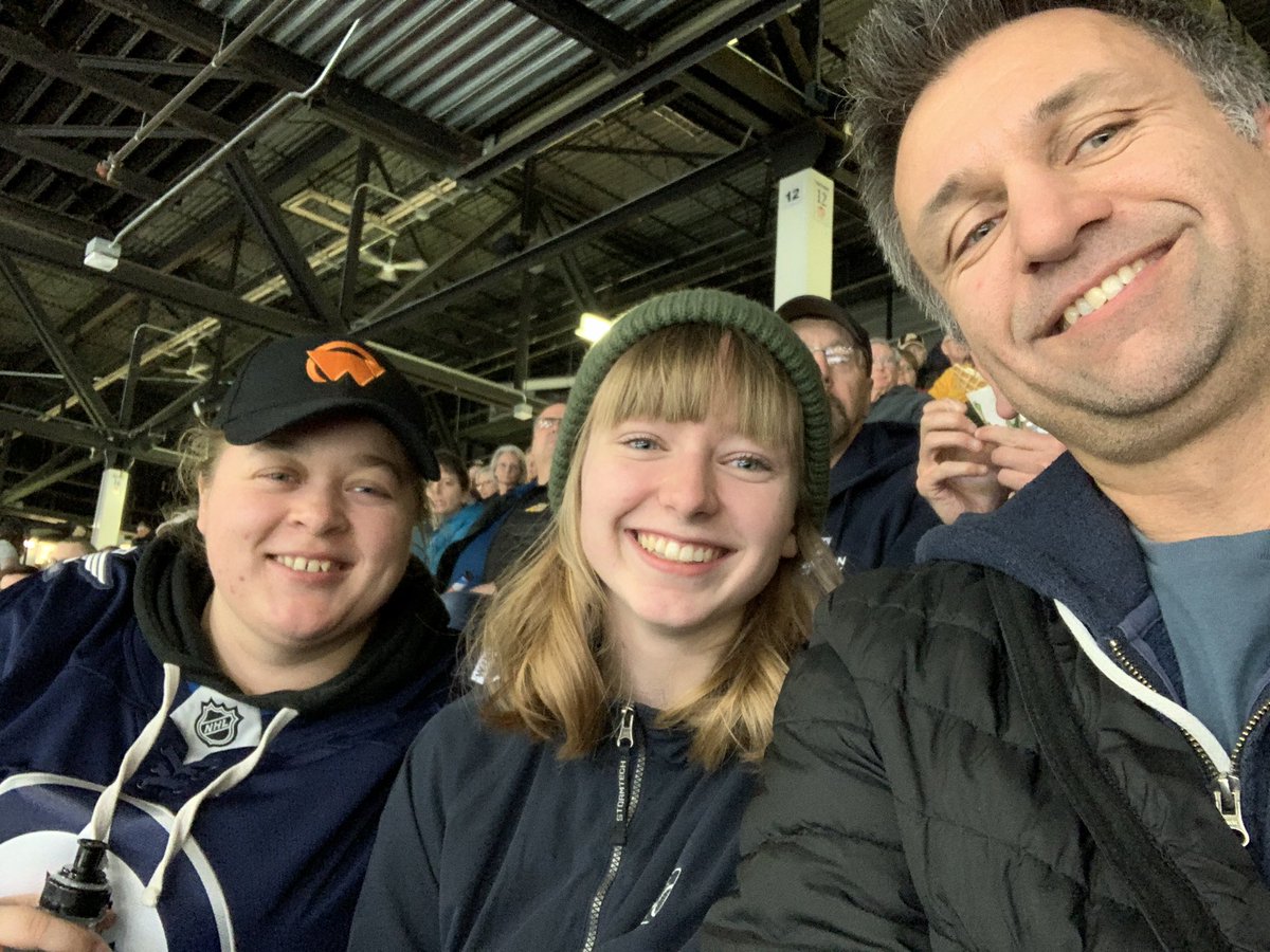 petersveggies's tweet photo. #subselfiesuperfan Free tickets. Why not add a subway gift card. Sec 10 row k seats 13-15 https://t.co/U0UHRVHDzV