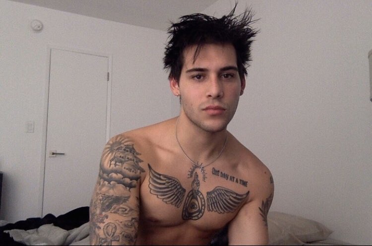 logan87754209's tweet photo. @.casey9785341: fuck u logan #NORTHSELFIES https://t.co/KxJga5t6ez