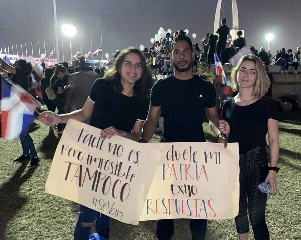 erselman's tweet photo. Mi admiración, respeto y respaldo a todos los jóvenes que se han dado cita para buscar que se fortalezcan las instituciones y democracia dominicanas. El futuro les pertenece, por lo que deben llevarlo sobre sus hombros. Sigan empoderándose.  Bendiciones. Dios, Patria y Libertad. https://t.co/DuDJzIDPzx