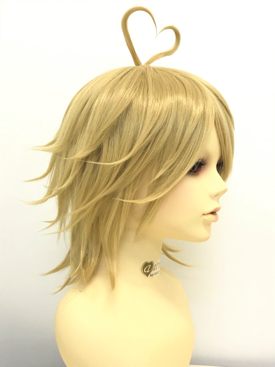 コスプレウィッグのエアリー エアリー簡単アレンジ 大人気 ウルフベース で 重力に逆らった2次元ツンハネ 毛先を指でねじって束感を出す 毛先をヘアアイロンで上に向ける 毛先にジェルを付ける ハートのアホ毛は遊び心 ウルフ