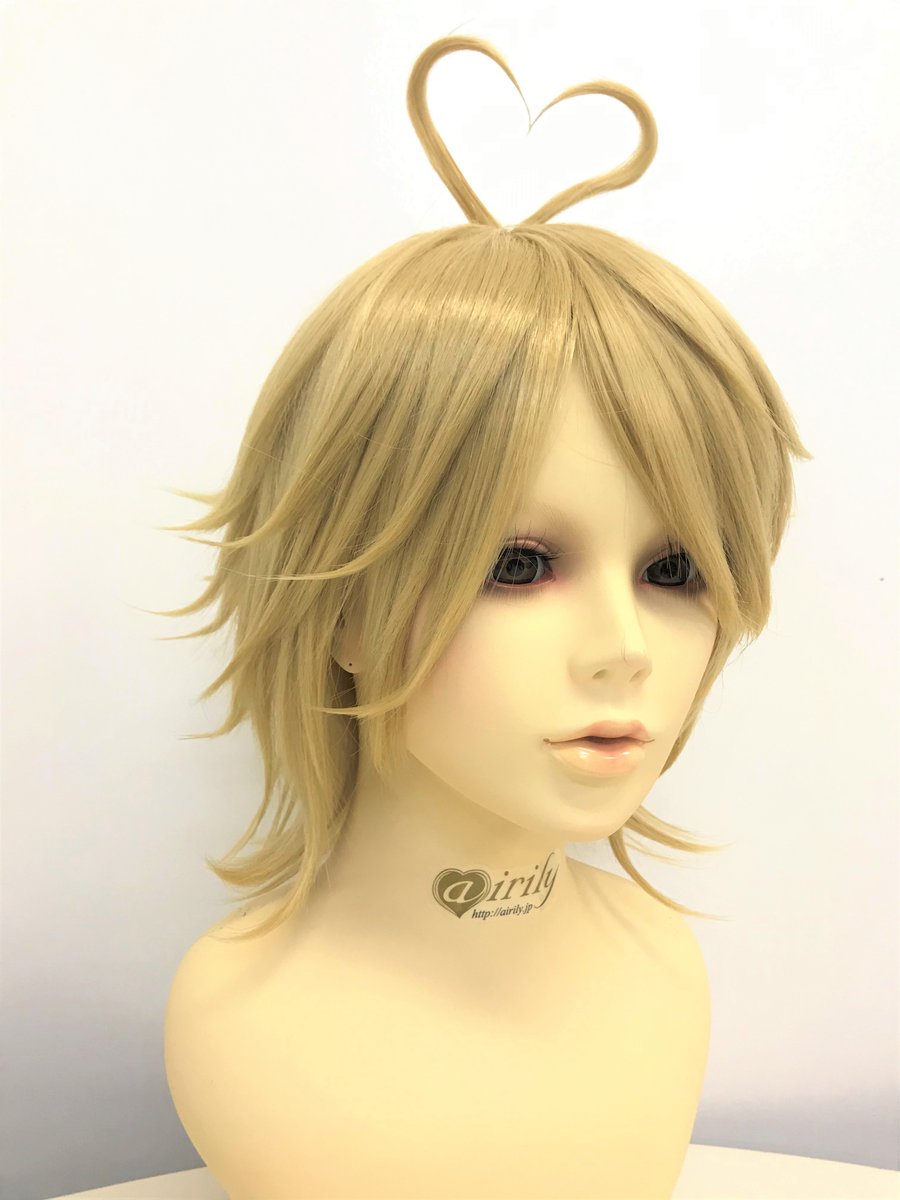 コスプレウィッグのエアリー エアリー簡単アレンジ 大人気 ウルフベース で 重力に逆らった2次元ツンハネ 毛先を指でねじって束感を出す 毛先をヘアアイロンで上に向ける 毛先にジェルを付ける ハートのアホ毛は遊び心 ウルフ