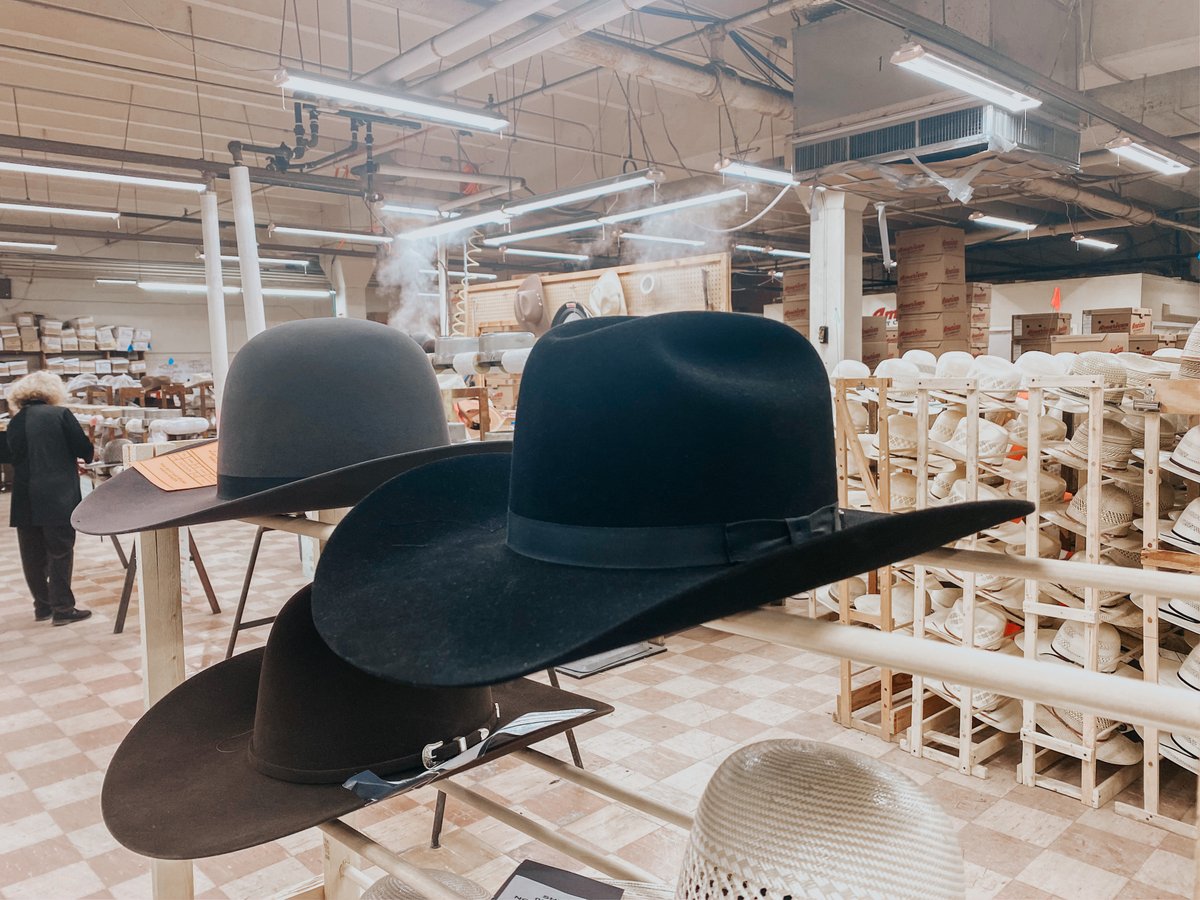 AmericanHatCo's tweet photo. Want to switch it up from the standard self band and buckle set? That 9L ribbon looks pretty sharp, too! #HatFactor https://t.co/Z0oWAbiArw