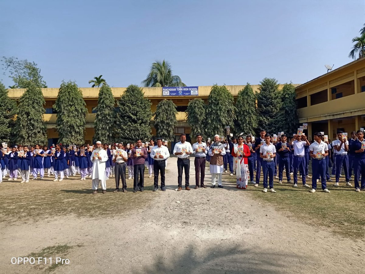 AssamJjm's tweet photo. Distribution of comics of Pran with the messages on Swachh Bharat Mission  to the students in Hailakandi district.. https://t.co/DhyJBH4bYA