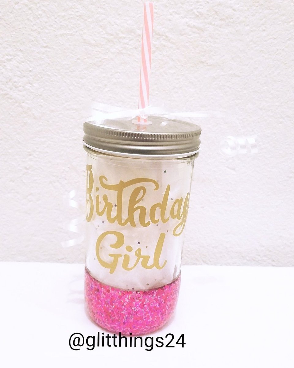Perfect for a gift !
#glitter #masonjar
#handmade #SmallBusiness #providence #custommug #gifts #giftideas #birthdaygirl #personalized #personalizedtumbler