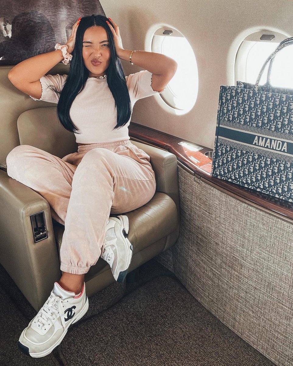 AmandaEnsing's tweet photo. Friday feels 🤪✈️ https://t.co/UBuegElIP4