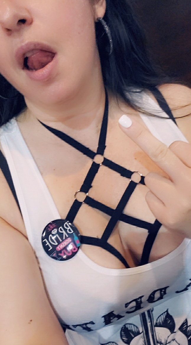 DommeMischief's tweet photo. Do you see the button?

Bride doesn't pay.

You heard me.

Buy my drinks.

Ca$happ $ DommeMischief

🤑findom femdom Goddess finD subs cucks paypigs cashslaves humanatm 🤑 https://t.co/ijGiR2NEqc