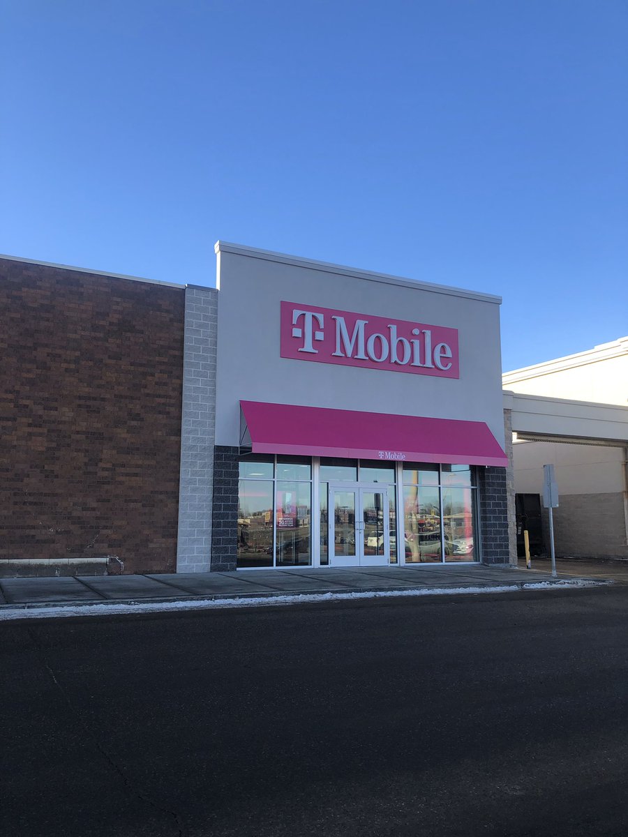 richgarwood's tweet photo. Another great new T-Mobile location! This is our first store in Minot ND come down and see us! @JonFreier @gnugent28 https://t.co/3QUcqaJnwp