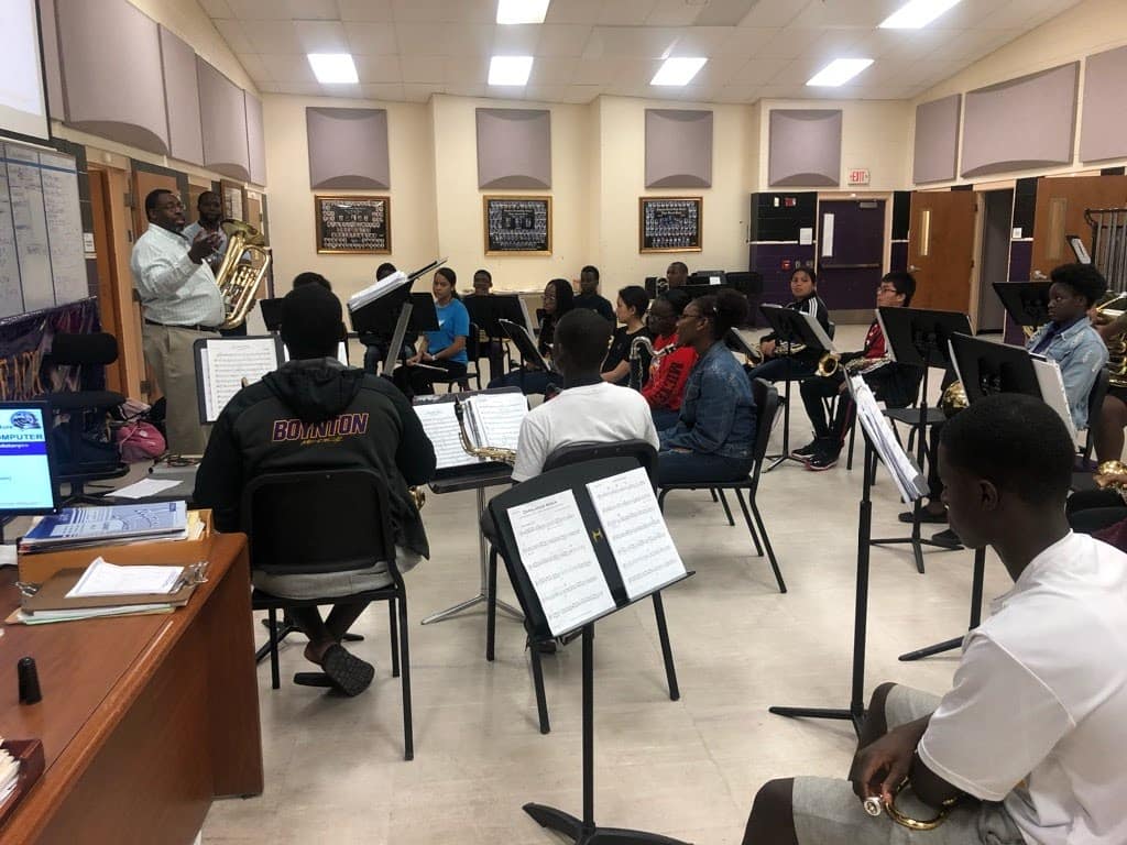 TigerSoundBand's tweet photo. Mr Redding, the director of bands from EWC, stopped by this week before our Pre-MPA to listen to our band. Valuable nuggets given.
Thank you for taking time out of your busy schedule to support the Tiger Sound. 💯🎶
@bbchs_Tigers @cityofboynton #WorkingHardIsMostEssential https://t.co/TGc7xyoPu6