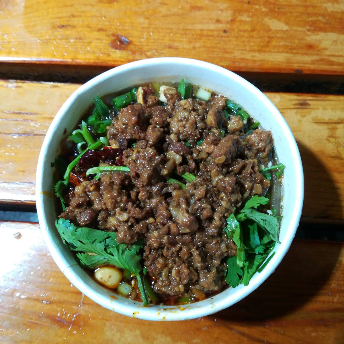 yokonozekiyoshi's tweet photo. これは重慶で食べた酸辣粉。
ものすごーく辛かったけども、
ものすごーく美味しかった。

あーあ、また重慶行きたいなー(๑•́ ₃ •̀๑) https://t.co/8Z8J1OoiDB