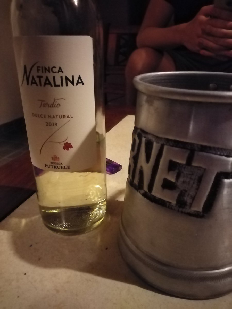 realcoholicos20's tweet photo. Concentrando para el partido de mañana.

#RCFC #ATomarVino #LowCost #NoTenemosUnSope https://t.co/ixLdf24xVP