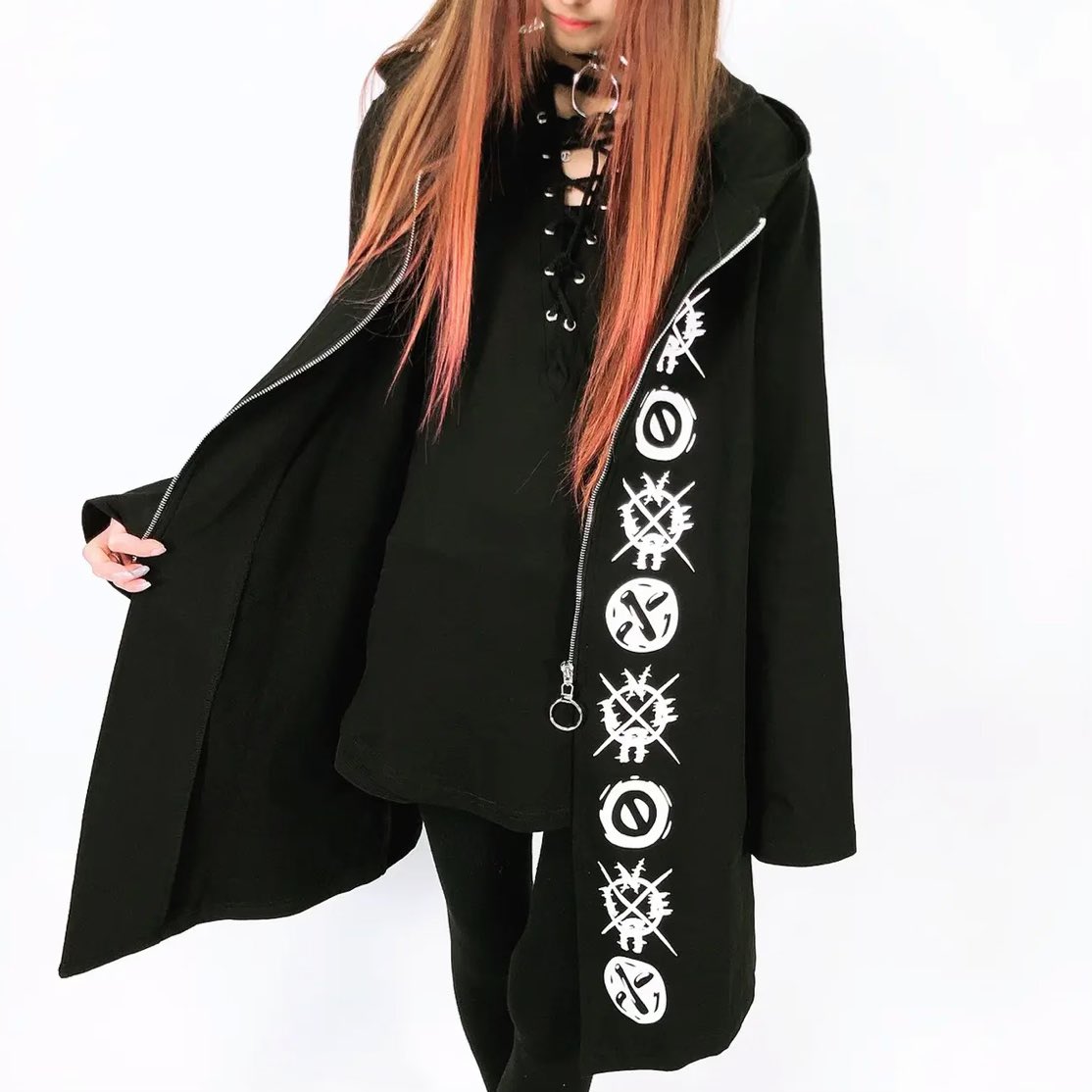 NieR_tokyo's tweet photo. 🎁本日〆切プレゼント企画🎁

こちらの当店オリジナル商品
DEVILS ZIP HOODIEを両色セットで

🎊3名様にプレゼント🎊

◼応募方法
フォロー(@NieR_tokyo) &amp; RT
◼締切〆  本日24時まで

※鍵垢の方も対象内です🐰

是非ご参加ください🙇‍♂️🙇‍♀️ https://t.co/wuuwTgVPgC