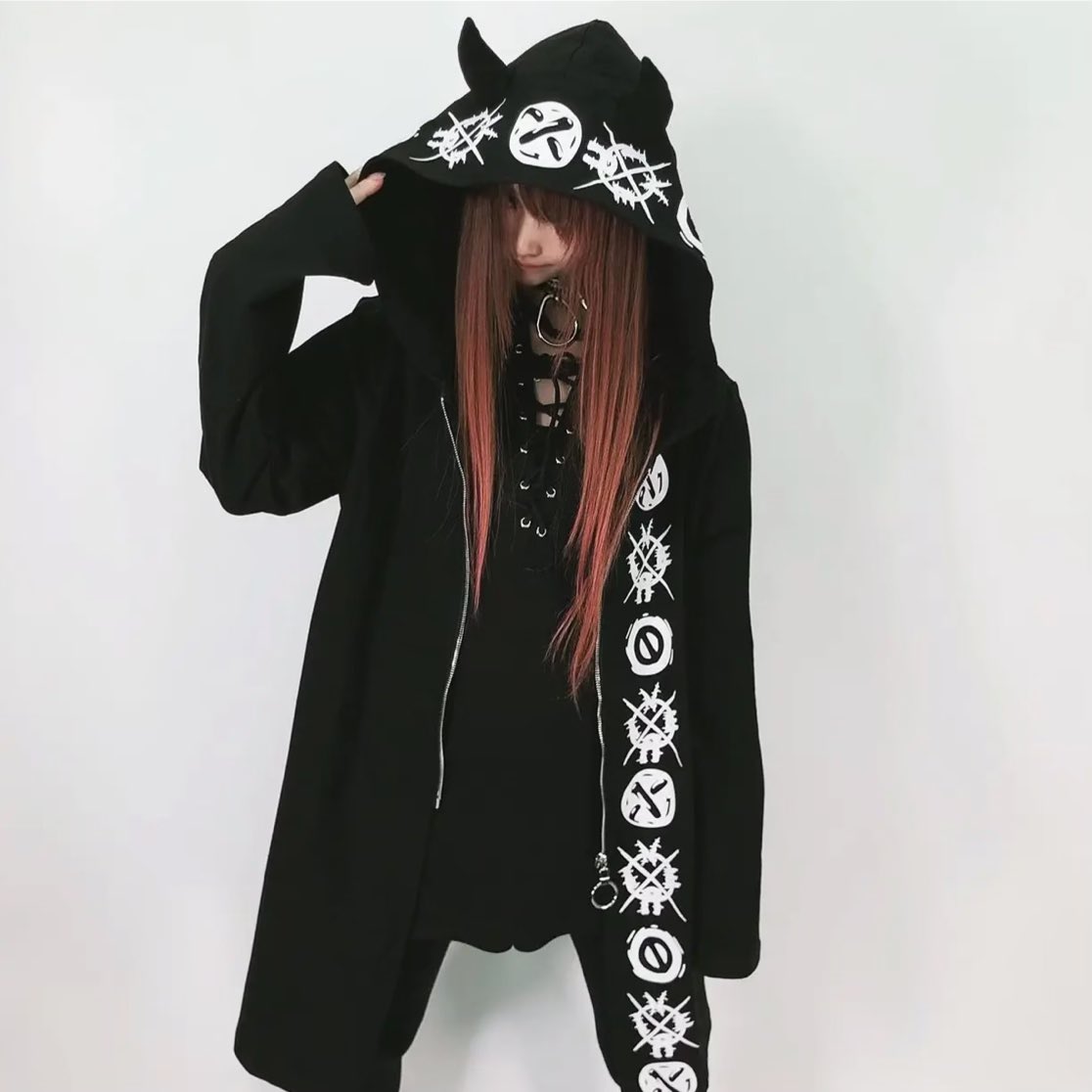 NieR_tokyo's tweet photo. 🎁本日〆切プレゼント企画🎁

こちらの当店オリジナル商品
DEVILS ZIP HOODIEを両色セットで

🎊3名様にプレゼント🎊

◼応募方法
フォロー(@NieR_tokyo) &amp; RT
◼締切〆  本日24時まで

※鍵垢の方も対象内です🐰

是非ご参加ください🙇‍♂️🙇‍♀️ https://t.co/wuuwTgVPgC
