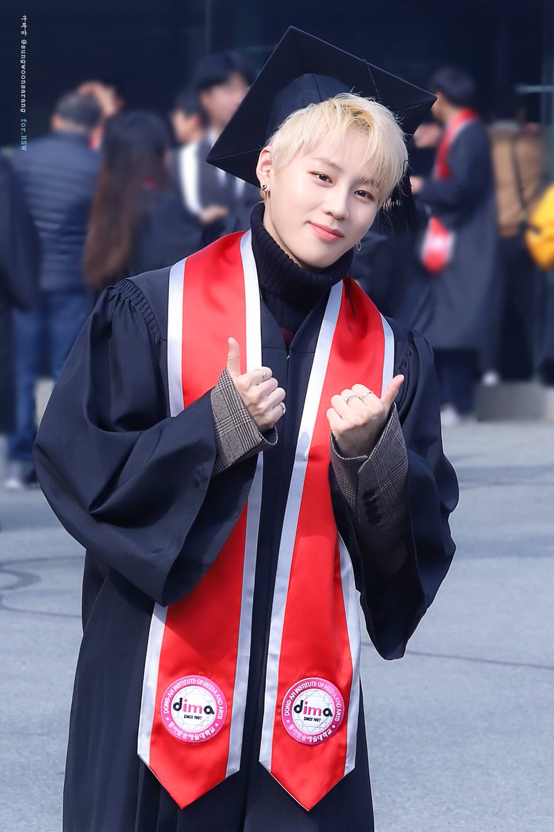 sungwoonsarang's tweet photo. 🎓🎓🎓

#하성운 #HASUNGWOON 
@gooreumseng @HSW_officialtwt https://t.co/2xssbUlh2t