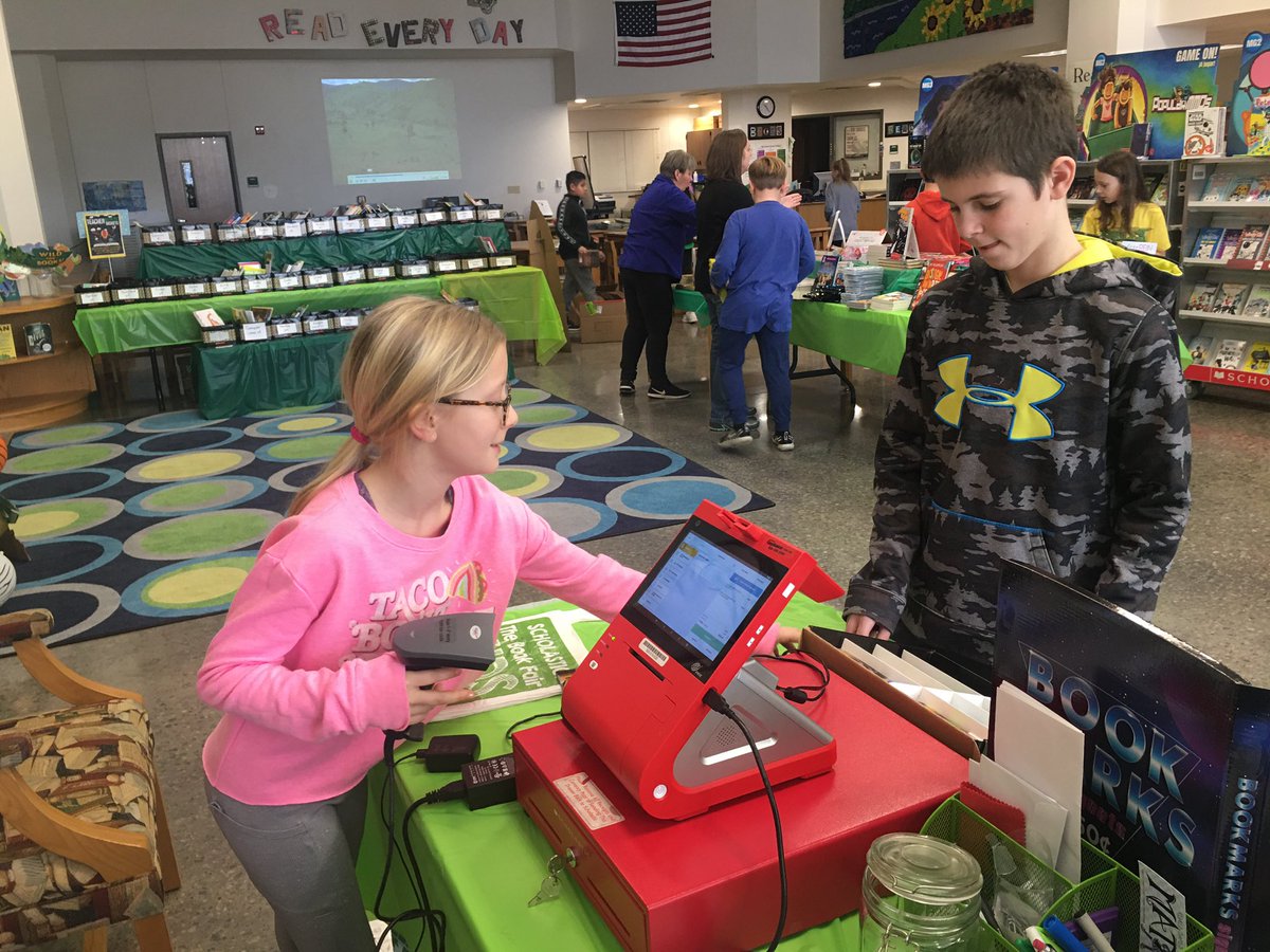 OFESPTO's tweet image. HUGE SHOUTOUT &amp;amp; THANK YOU to these amazing 5th grade leaders!!!

Ms. Land and Ms. Salyers class rocked it helping so much today at the Bookfair when we were down on volunteers!

@OrchardFarmElem @OrchardFarmRV 
#OFarmPride 
#LeaderInMe
#StudentLeaders