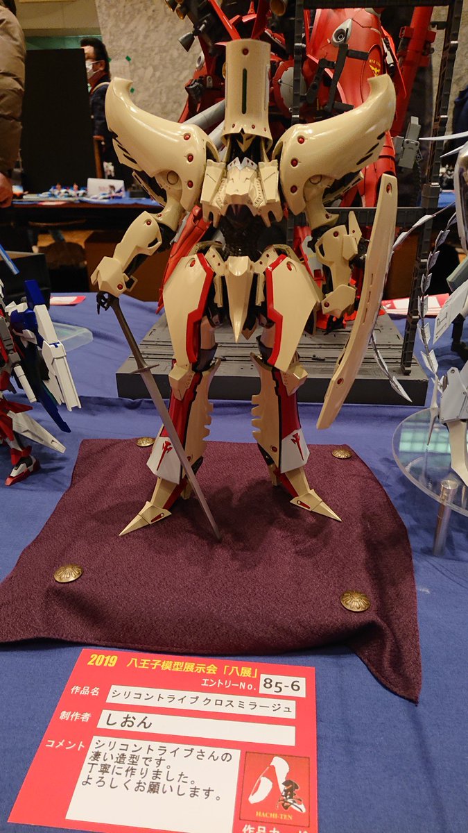 こちらもあまり見られる機会が少ない、シリコントライブさんのクロス