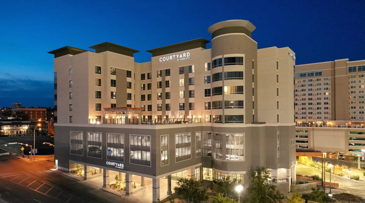 Looking for live music? Just steps from your room you'll find great local music. Book your stay and experience Baku at Courtyard El Paso! fal.cn/36GWo

#courtyard #hotel #elpaso #elpasostrong #getaway #vacation #suite #rooftoppool #pool #views #warmweather #latenight