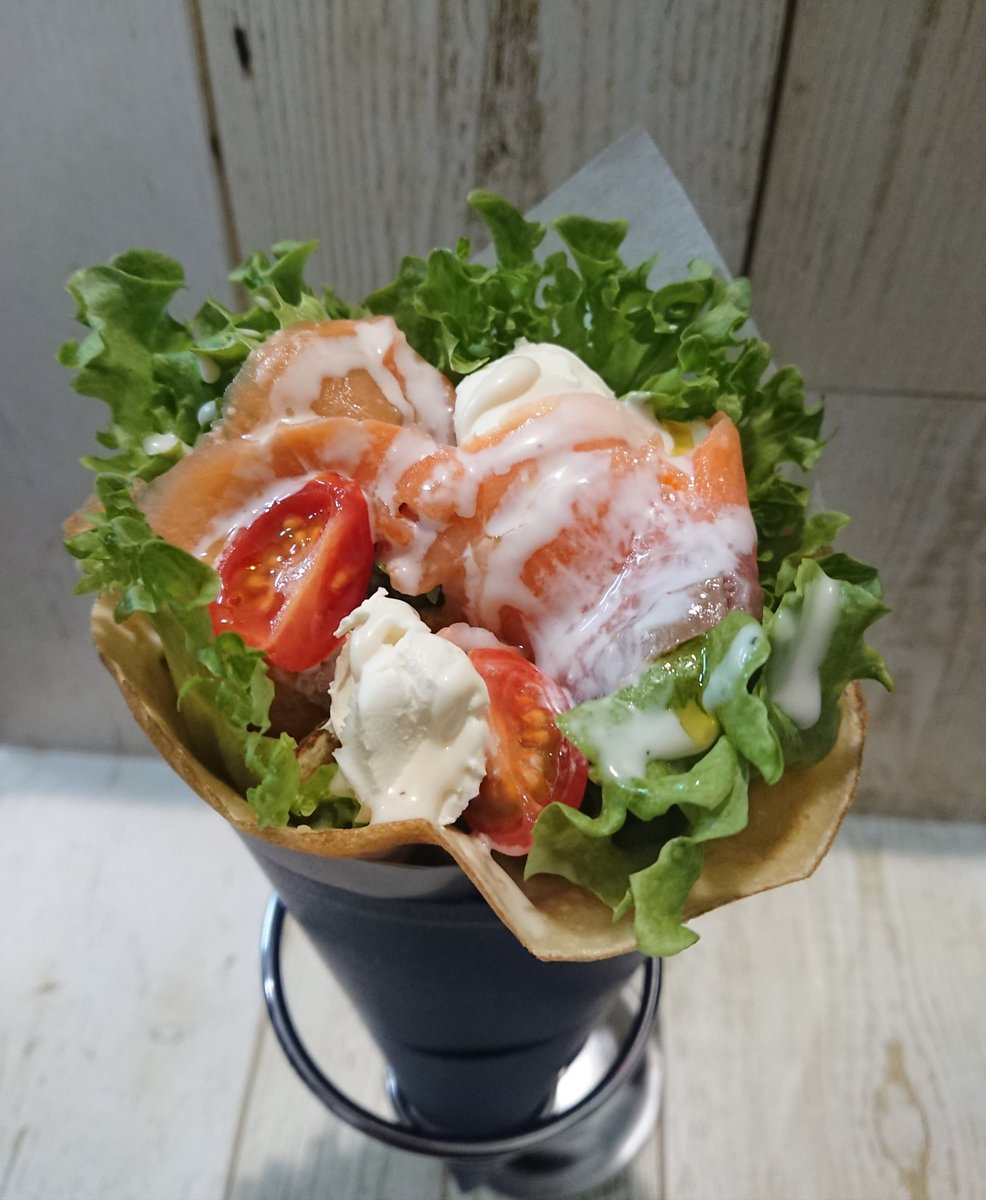 Patisserie Swallowtail Maji Crepe マジクレープ En Twitter 本日のオススメ 新商品の スモークサーモン チーズクリームです 800円税込 新登場のお食事系クレープです スモークサーモンにクリームチーズという最高なコンビをお手軽なクレープでいかがでしょ