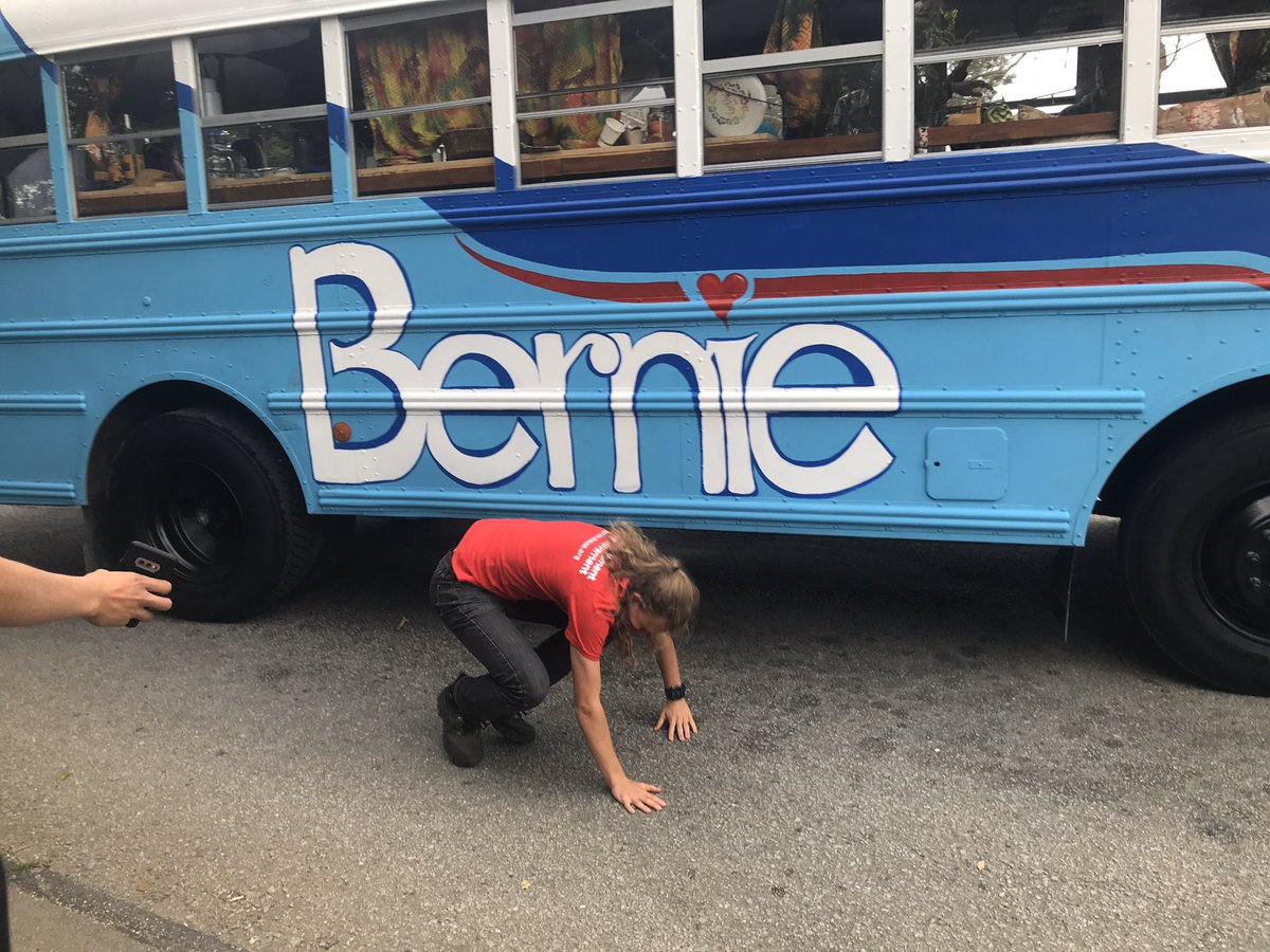AlissaVierra's tweet photo. & the crowd goes wild when the bernie bus arrived. they wanted a little #cola4all while visiting.
#BernieSanders endorsed the rally โ & we got the #BernieBus to come through!! @realberniebus #payusmoreucsc @slugs4bernie #BernieInCA #UCSCstrike #UCWIDEstrike #wildcatstrikeUC https://t.co/FfbocSNH6q