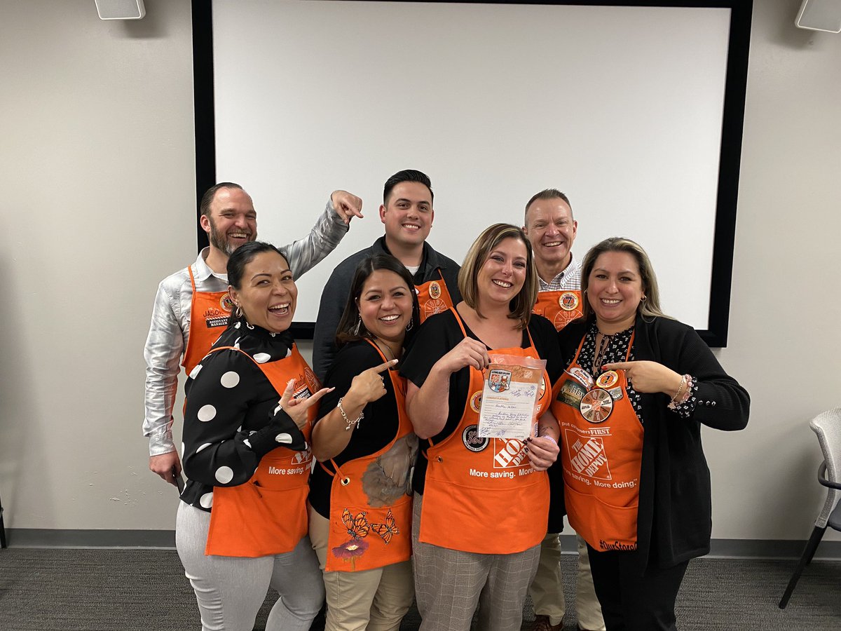 Cloeratorres's tweet photo. Iβve got the opportunity to meet so many inspirational people this week. People, who like many (including myself) started as a PT job only to get by... realized its a great company to work for & made it our career. #HDUAD #ASMtraining #KnowledgeIsPower https://t.co/vAqISmaf7c