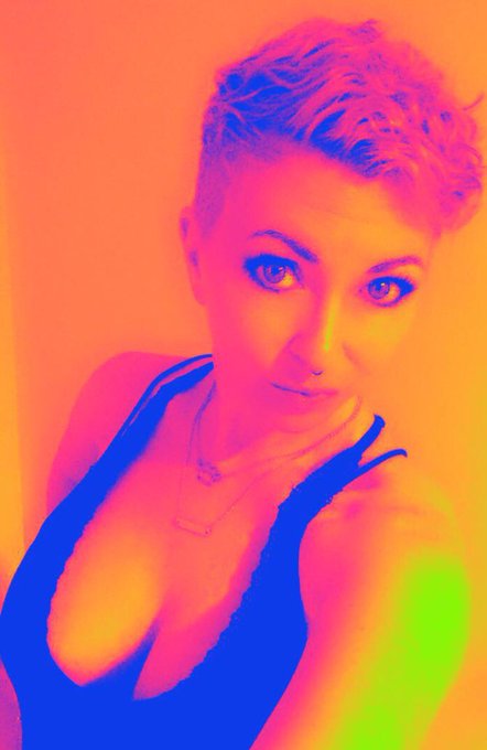 Heading out dancing... https://t.co/eT6pmSHQsa<a href="/tag/realloyalfans"class="tags"><span>#realloyalfans</span></a>