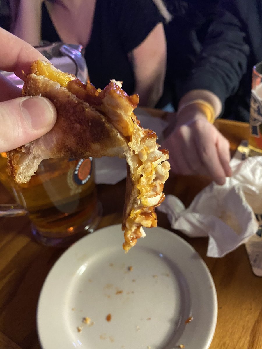 Clutcher_Jones's tweet photo. @barstoolsports @stoolpresidente the flop though #pizzareview https://t.co/dHmUQpzNTF